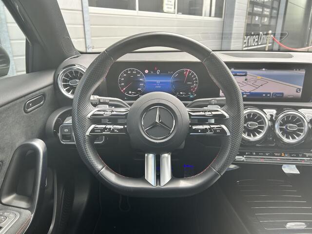 Mercedes-Benz A-KLASSE 250 e AMG | Panoramadak | Dodehoekassistent | Privacy Glas Achter | Sfeerverlichting | Stoelverwarming | Parkeersensoren |