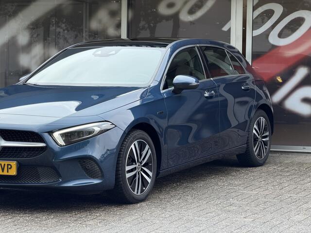 Mercedes-Benz A-KLASSE 250 e Business Solution Luxury / Keyless / Trekhaak (1.600KG) / Panodak / Camera / Elek. Stoelen /
