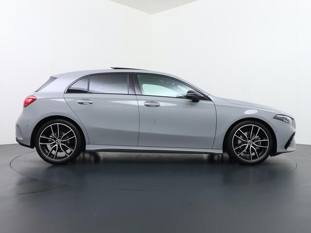 Mercedes-Benz A-KLASSE 180 Business Solution AMG | Panorama - Schuifdak | Burmester Surround Sound | Memorystoelen | Head-Up Display | 360° Camera | Multibeam Led | Apple Carplay & Android Auto