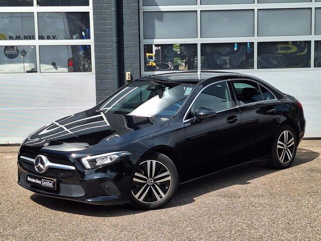 Mercedes-Benz A-KLASSE 180 Business Solution Luxury | Achteruitrijcamera | Widescreen | Sfeerverlichting | Stoelverwarming | LED verlichting