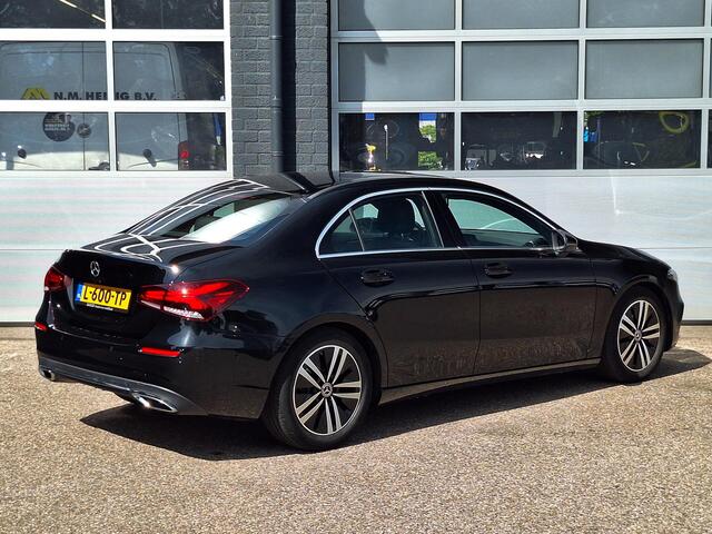 Mercedes-Benz A-KLASSE 180 Business Solution Luxury | Achteruitrijcamera | Widescreen | Sfeerverlichting | Stoelverwarming | LED verlichting