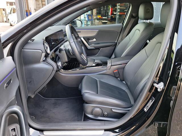 Mercedes-Benz A-KLASSE 180 Business Solution Luxury | Achteruitrijcamera | Widescreen | Sfeerverlichting | Stoelverwarming | LED verlichting