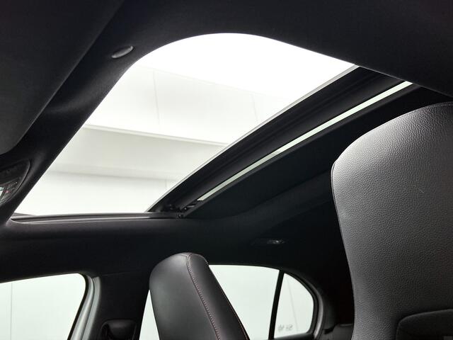 Mercedes-Benz A-KLASSE 180 AMG line | Night Pakket | Panorama Schuif-Kanteldak | Sfeerverlichting. | Ledkoplampen. Inclusief 24 maanden MB Certified garantie voor Europa.