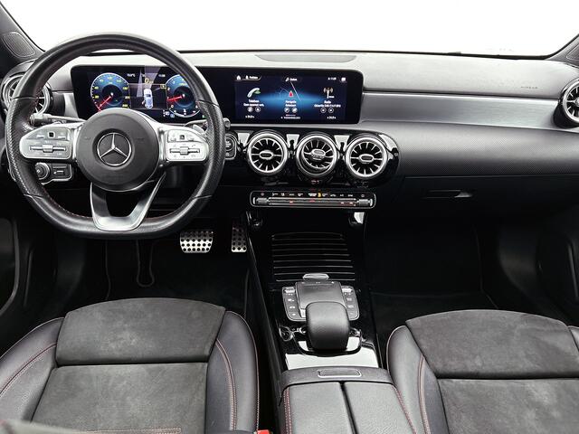 Mercedes-Benz A-KLASSE 180 AMG line | Night Pakket | Panorama Schuif-Kanteldak | Sfeerverlichting. | Ledkoplampen. Inclusief 24 maanden MB Certified garantie voor Europa.