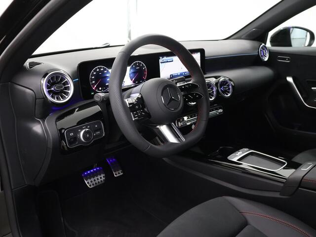 Mercedes-Benz A-KLASSE 180 AMG Line | Navigatiesysteem | Parkeercamera | airconditioning | Cruise Control | Nightpakket |
