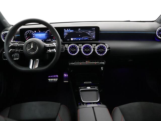 Mercedes-Benz A-KLASSE 250 e AMG Line | Nightpakket | Sfeerverlichting | MULTIBEAM LED | Panoramadak |