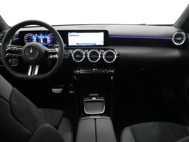 Mercedes-Benz A-KLASSE 180 Star Edition AMG Line 180 Star Edition AMG Line LIMITED | Panoramadak | Night | Sfeerverlichting | Stoelverwarming | Achteruitrijcamera |