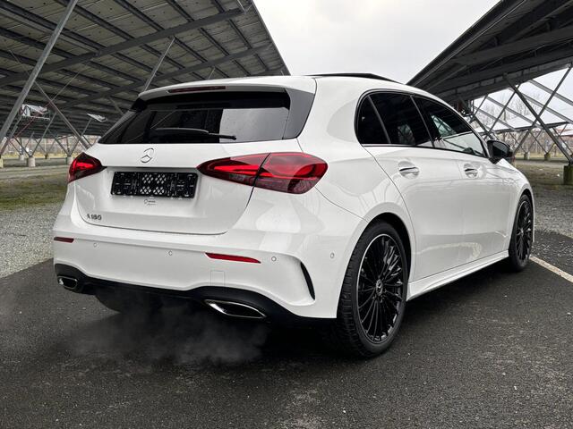 Mercedes-Benz A-KLASSE 180 Star Edition AMG Line | Night | Panoramadak | Multibeam verlichting | 19 Inch LM velgen | Sfeerverlichting |