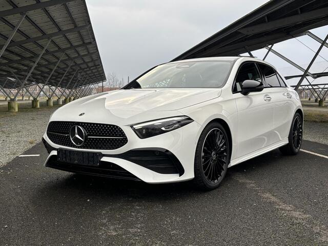 Mercedes-Benz A-KLASSE 180 Star Edition AMG Line | Night | Panoramadak | Multibeam verlichting | 19 Inch LM velgen | Sfeerverlichting |