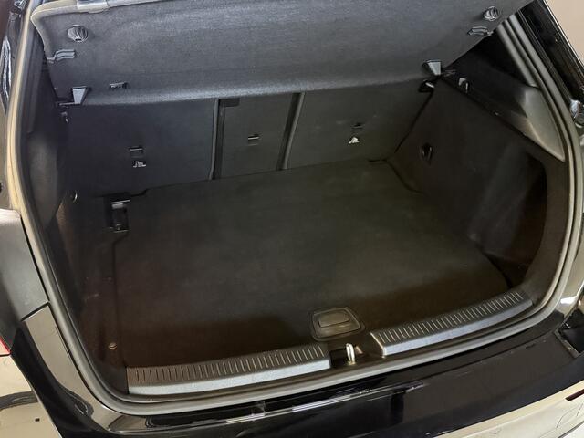 Mercedes-Benz A-KLASSE 180 Business Solution AMG | Sfeerverlichting | Leder | Stoelverwarming