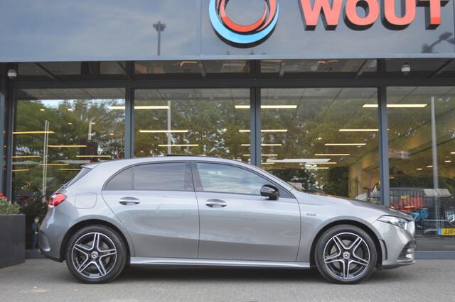 Mercedes-Benz A-KLASSE 250 e AMG Multibeam Panorama Memory Sfeer Camera Night Keyless Pdc