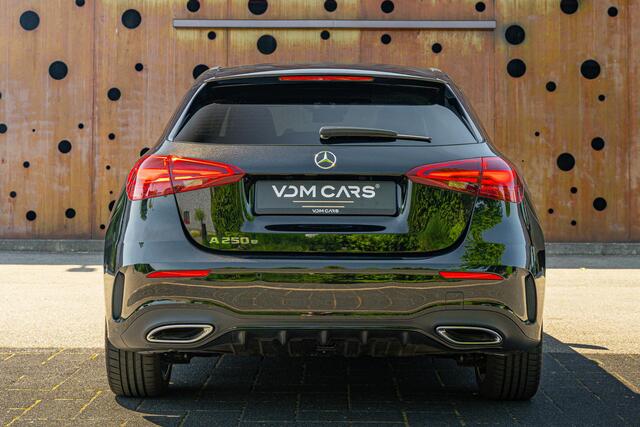 Mercedes-Benz A-KLASSE 250 e Premium Plus | AMG | Night | Memory | 360 | Panorama | CarPlay | Vol |