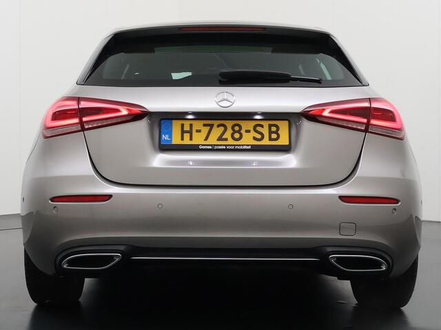 Mercedes-Benz A-KLASSE 180 Business Solution Luxury | Panoramadak| Memorypakket | Zwart leder | Sfeerverlichting
