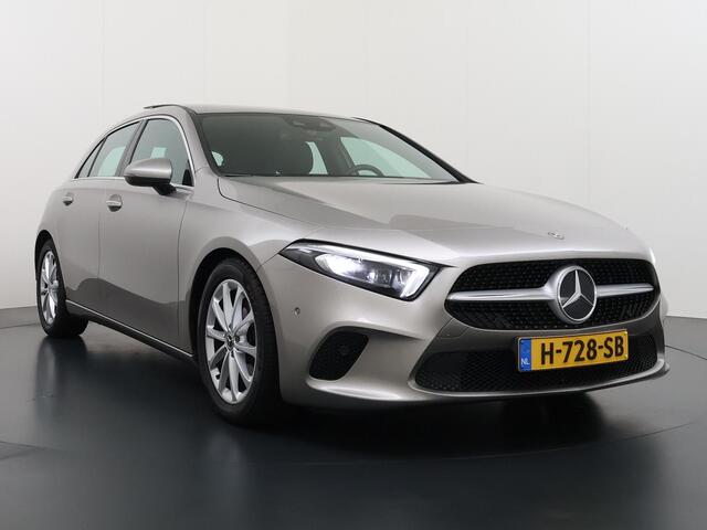 Mercedes-Benz A-KLASSE 180 Business Solution Luxury | Panoramadak| Memorypakket | Zwart leder | Sfeerverlichting