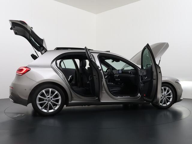 Mercedes-Benz A-KLASSE 180 Business Solution Luxury | Panoramadak| Memorypakket | Zwart leder | Sfeerverlichting
