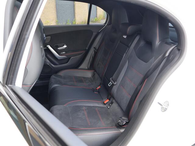 Mercedes-Benz A-KLASSE 250 e AMG Line Pano | Sfeerverlichting | ACC | Night Pack | 19" AMG Zwart
