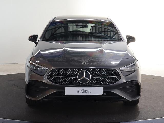 Mercedes-Benz A-KLASSE 250 e Business Solution AMG | Panoramaschuifdak | Stoelverwarming | Achteruitrijcamera | MULTIBEAM LED |