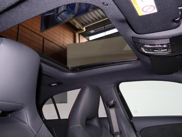 Mercedes-Benz A-KLASSE 250 e Business Solution AMG | Panoramaschuifdak | Stoelverwarming | Achteruitrijcamera | MULTIBEAM LED |