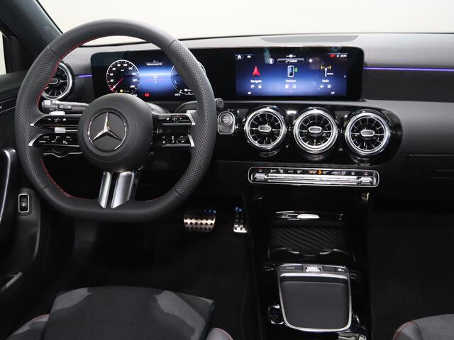 Mercedes-Benz A-KLASSE 250 e Business Solution AMG | Panoramaschuifdak | Stoelverwarming | Achteruitrijcamera | MULTIBEAM LED |