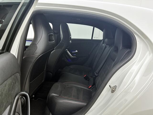 Mercedes-Benz A-KLASSE 180 Business Solution AMG Lichtmetalen velgen | Navigatie | MBUX wide screen | Parking support | Inclusief 24 maanden MB Certified garantie voor Europa.