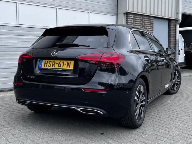 Mercedes-Benz A-KLASSE 180 Star Edition Luxury | Panoramadak | Dodehoekassistent | Donkergetint Glas Achter | Sfeerverlichting | Stoelverwarming | Parkeersensoren | Achteruitrijcamera | Elektrisch Inklapbare Buitenspiegels