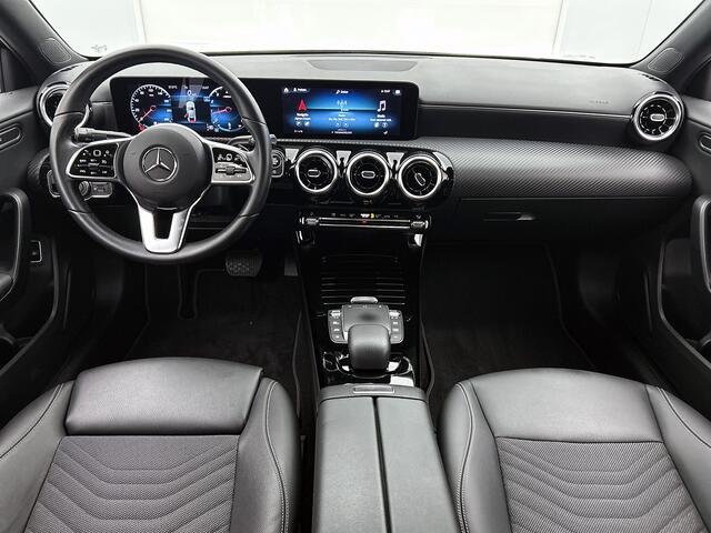 Mercedes-Benz A-KLASSE 180 Style Limousine Automaat | Achteruitrijcamera | Navigatie | Stoelverwarming | Cruise control | Inclusief 24 maanden MB Certified garantie voor Europa.