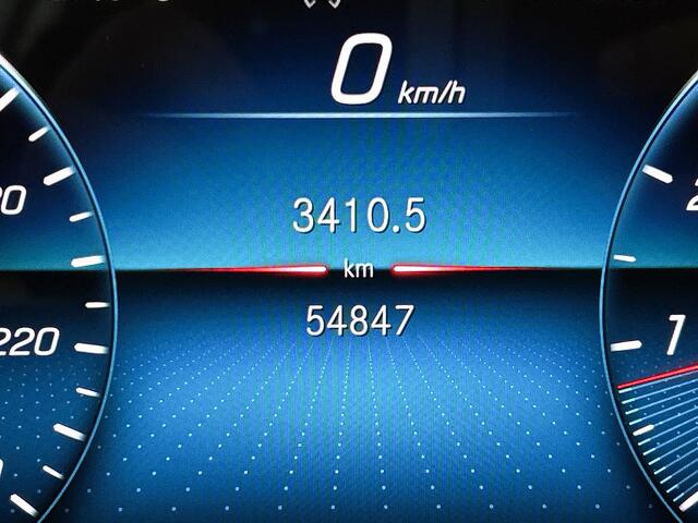 Mercedes-Benz A-KLASSE 180 Style Limousine Automaat | Achteruitrijcamera | Navigatie | Stoelverwarming | Cruise control | Inclusief 24 maanden MB Certified garantie voor Europa.