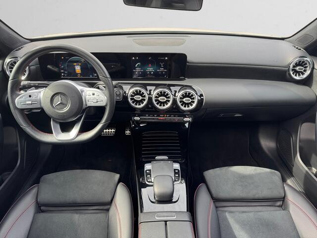 Mercedes-Benz A-KLASSE 200 Business Solution AMG NAP 37dkm, Dealer Onderhouden, Panoramadak, Sfeerverlichting