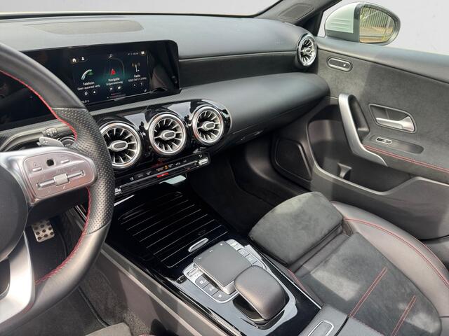 Mercedes-Benz A-KLASSE 200 Business Solution AMG NAP 37dkm, Dealer Onderhouden, Panoramadak, Sfeerverlichting