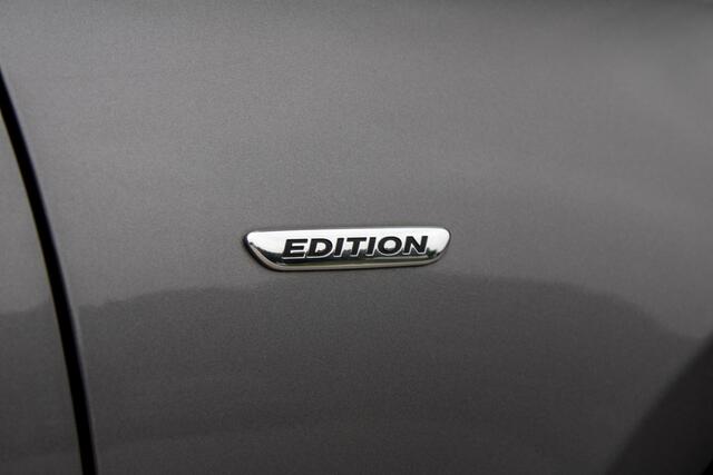 Mercedes-Benz A-KLASSE 180 Edition AMG Line Pano Camera Burmester Stoelverwarming LED
