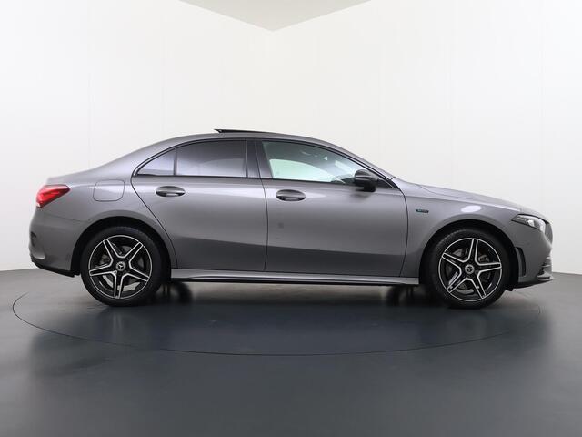 Mercedes-Benz A-KLASSE 250 e Business Solution AMG Limited | Pano | AppleCarplay/AndroidAuto | Dodehoekdetectie