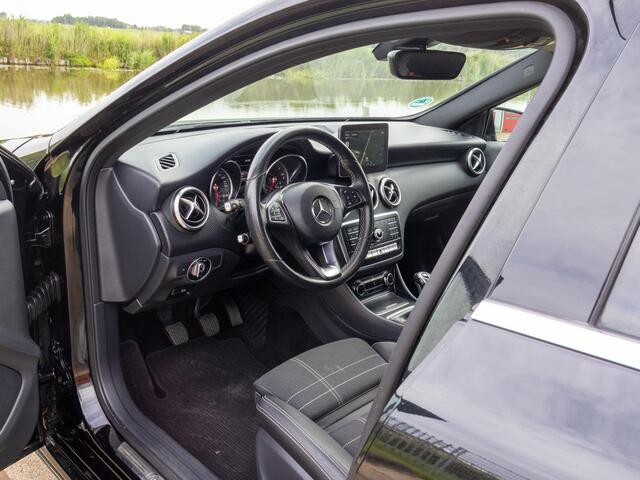 Mercedes-Benz A-KLASSE 200 d Motorsport Edition Camera LED 18" Memory
