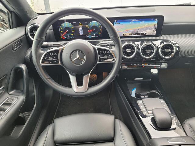 Mercedes-Benz A-KLASSE 180 Business Line | Automaat | Leder | Navigatie | Camera | Stoelverwarming