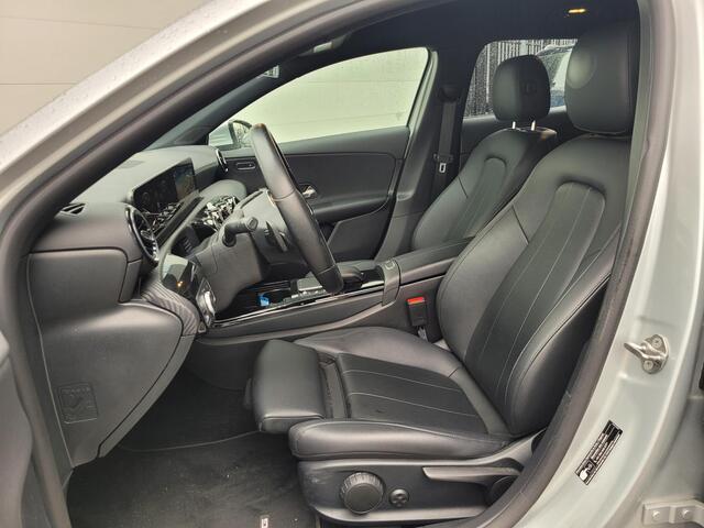 Mercedes-Benz A-KLASSE 180 Business Line | Automaat | Leder | Navigatie | Camera | Stoelverwarming