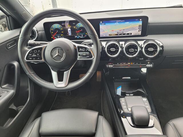 Mercedes-Benz A-KLASSE 180 Business Line | Automaat | Leder | Navigatie | Camera | Stoelverwarming