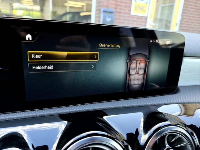 Mercedes-Benz A-KLASSE 180 Business AMG Camera, Sfeerverlichting, Stoelverwarming