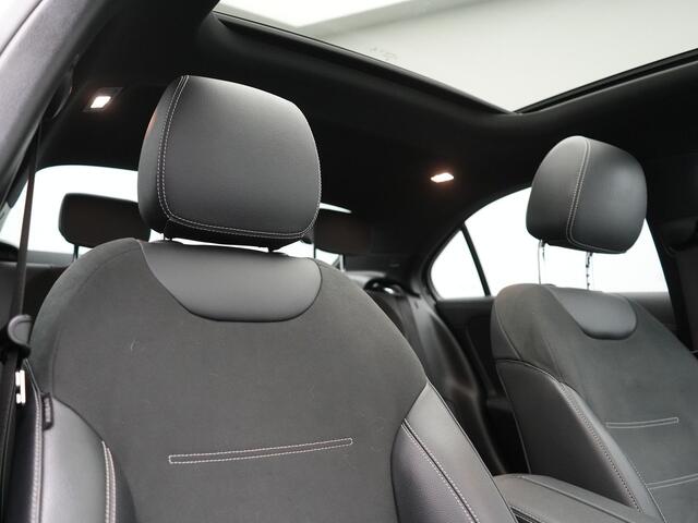Mercedes-Benz A-KLASSE 250 e AMG Line PHEV 218pk | Panodak | Camera | Multibeam LED | Alcantara Sportstoelen Verwarmd | Apple Carplay | Sfeerverlichting | Blis | Cruise Control | Navigatie | Virtual | DAB | Plug In Hybrid |
