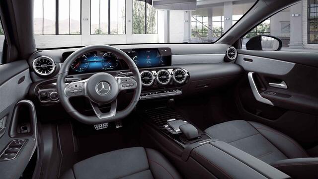 Mercedes-Benz A-KLASSE 250 e AMG Line | Panoramadak | Night | Trekhaak | Widescreen | Getint glas | Stoelverwarming |