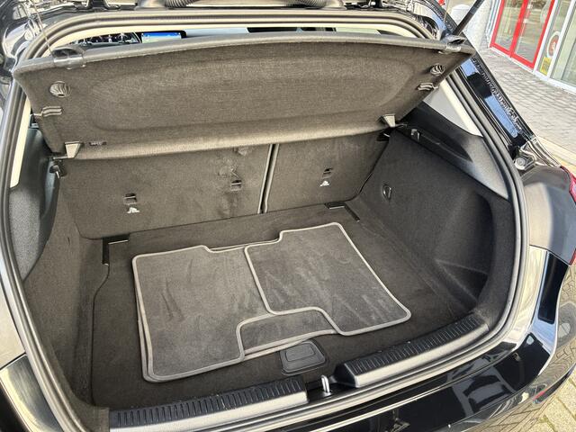 Mercedes-Benz A-KLASSE 180 Business Solution | Navigatie | Camera | Stoelverwarming | Cruise Control | Climate Control |