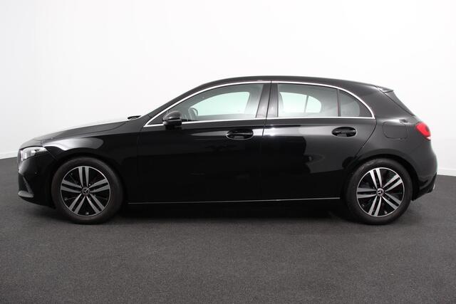 Mercedes-Benz A-KLASSE 180 7-DCT Progressive Style Plus Navigatie Climate Control Camera Led 17"Lichtmetalen velgen Dab Half Leder Cruise control