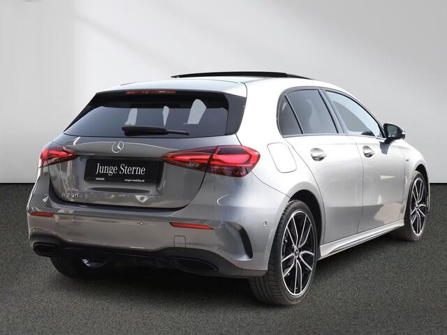 Mercedes-Benz A-KLASSE 250e AMG ** NIGHT, MBUX+, PANO, MEMO, DISTR, 2-Zone CLIMA, 19-inch LMV, ** 1e EIG - UNFALLFREI ** ** INFORMEER OOK NAAR ONZE AANTREKKELIJKE FINANCIAL-LEASE TARIEVEN **