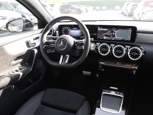 Mercedes-Benz A-KLASSE 250e AMG ** NIGHT, MBUX+, PANO, MEMO, DISTR, 2-Zone CLIMA, 19-inch LMV, ** 1e EIG - UNFALLFREI ** ** INFORMEER OOK NAAR ONZE AANTREKKELIJKE FINANCIAL-LEASE TARIEVEN **