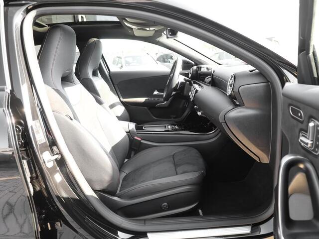 Mercedes-Benz A-KLASSE 250e AMG ** NIGHT, MBUX+, PANO, MEMO, DISTR, 2-Zone CLIMA, 19-inch LMV, ** 1e EIG - UNFALLFREI ** ** INFORMEER OOK NAAR ONZE AANTREKKELIJKE FINANCIAL-LEASE TARIEVEN **