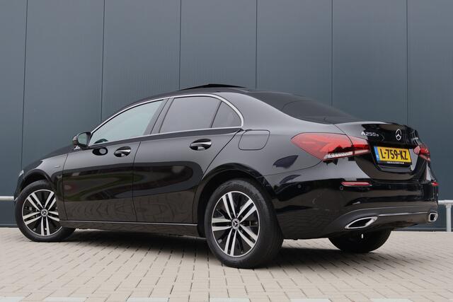 Mercedes-Benz A-KLASSE 250 e Business Solution Luxury Limited Sfeer | Pano | Trekhaak | Camera | Adapt. Cruise | Leer | Full Options