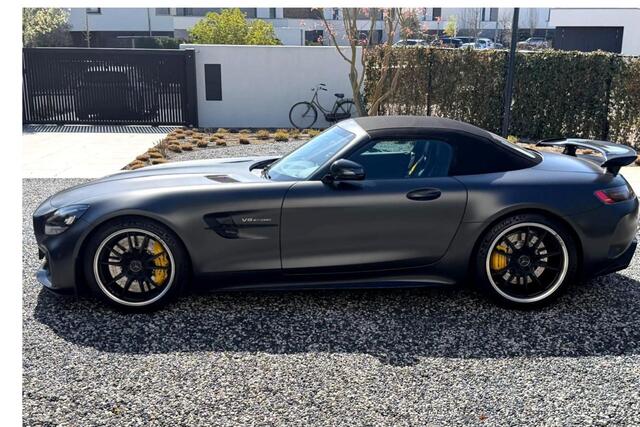 Mercedes-Benz AMG-GT R Roadster 430kW/585pk DKG7 1/750! DISTRONIC PLUS + VIRTUAL COCKPIT + BURMESTER 3D SOUND + CAMERA + BLIS + + STOELVERWARMING + AIRSCARF + MBUX NAVIGATIE + ACHTERASBESTURING + HOMELINK + PARKSENSOREN + 19"/20" LM-VELGEN!