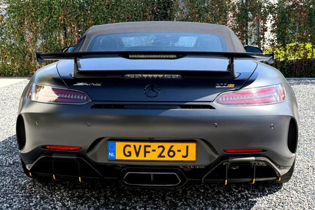 Mercedes-Benz AMG-GT R Roadster 430kW/585pk DKG7 1/750! DISTRONIC PLUS + VIRTUAL COCKPIT + BURMESTER 3D SOUND + CAMERA + BLIS + + STOELVERWARMING + AIRSCARF + MBUX NAVIGATIE + ACHTERASBESTURING + HOMELINK + PARKSENSOREN + 19"/20" LM-VELGEN!