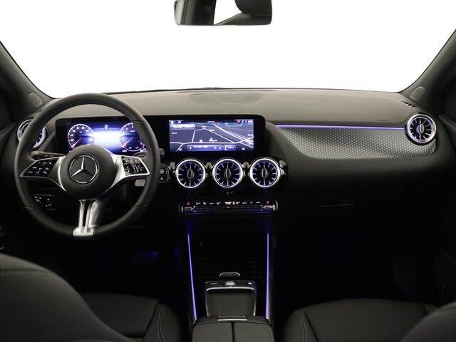 Mercedes-Benz B-KLASSE 180 Star Edition Luxury Line | Trekhaak | Dodehoekassistent | Parkeerpakket met achteruitrijcamera | Sfeerverlichting | USB-pakket plus | Keyless-Go comfortpakket | Draadloos oplaadsysteem voor Smartphone |