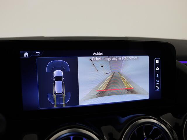 Mercedes-Benz B-KLASSE 180 Star Edition Luxury Line | Trekhaak | Dodehoekassistent | Parkeerpakket met achteruitrijcamera | Sfeerverlichting | USB-pakket plus | Keyless-Go comfortpakket | Draadloos oplaadsysteem voor Smartphone |