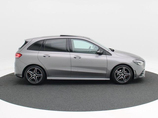 Mercedes-Benz B-KLASSE 180 AMG Line 136 Pk Automaat | Panorama Dak | Camera | Adaptive Cruise | Privacy Glass | LED | Navigatiesysteem | 19 Inch | 32.920 Km