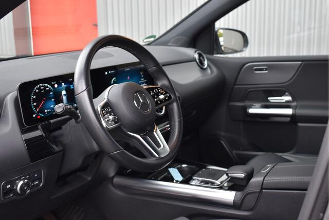 Mercedes-Benz B-KLASSE 180 Premium Automaat, Widescreen, Stoelverwarming, Sportstoelen, Navi